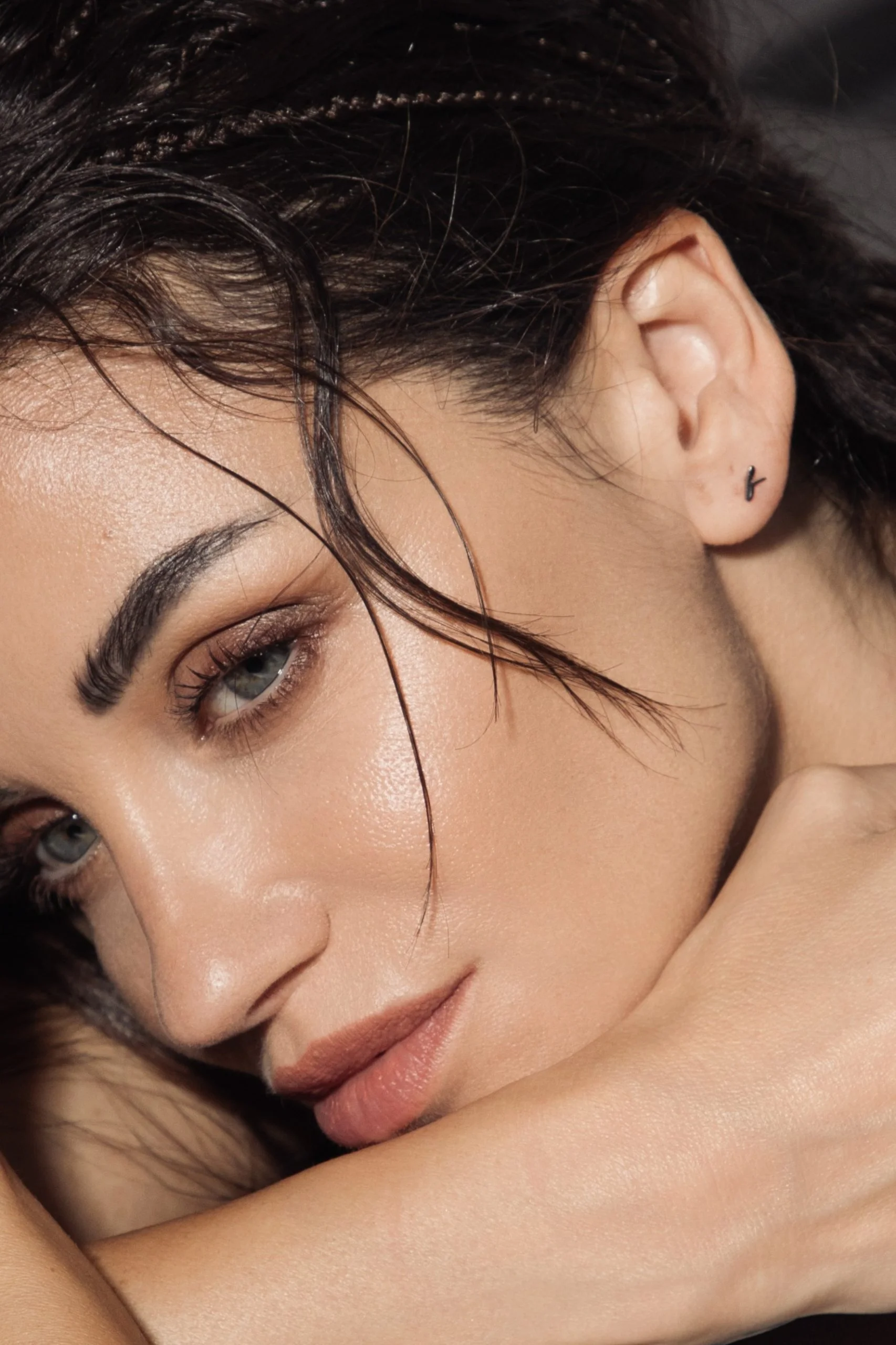 Σκουλαρίκια F earrings